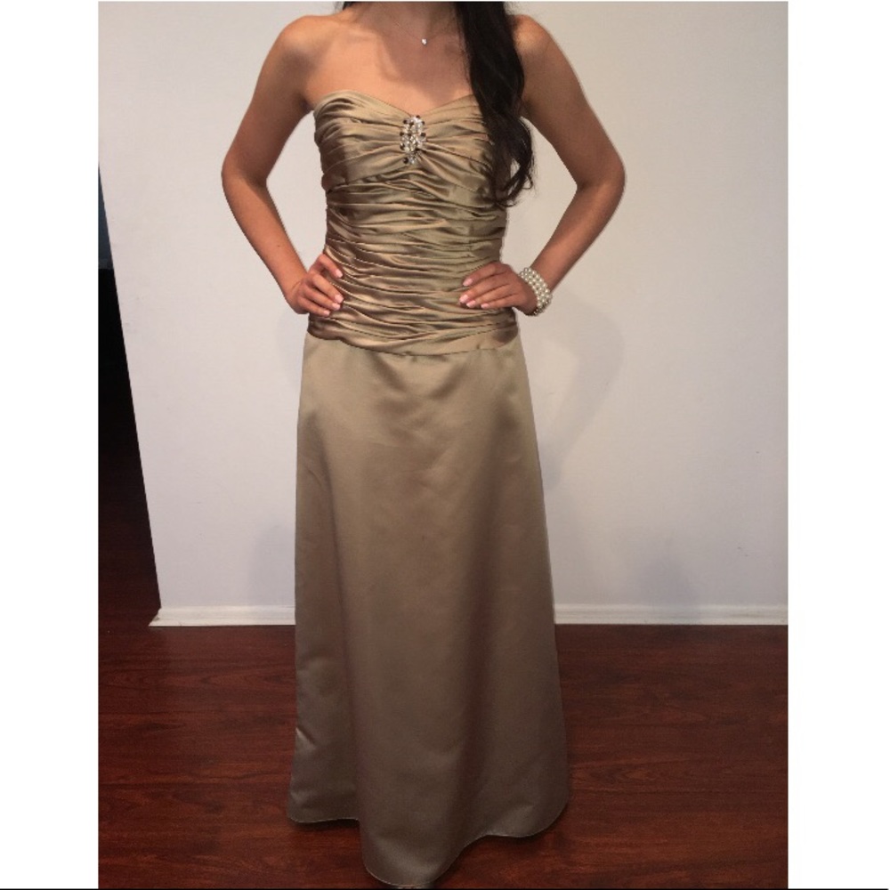 Da Vinci Champagne Satin Gown. Only worn once.